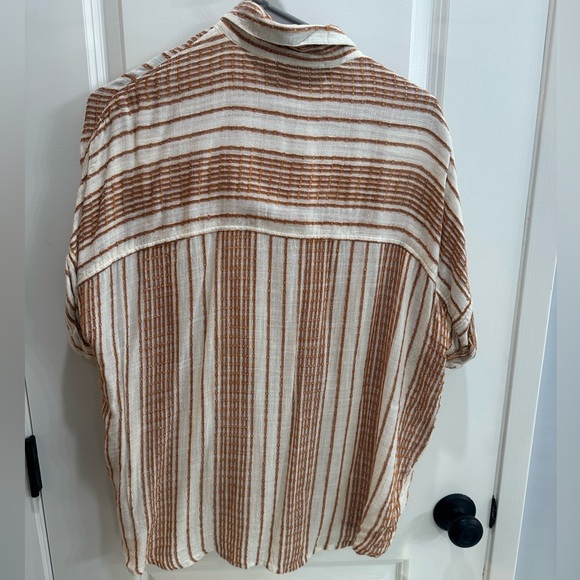 Carley Jean En Creme Button-Up Blouse Size Small - Picture 9 of 9